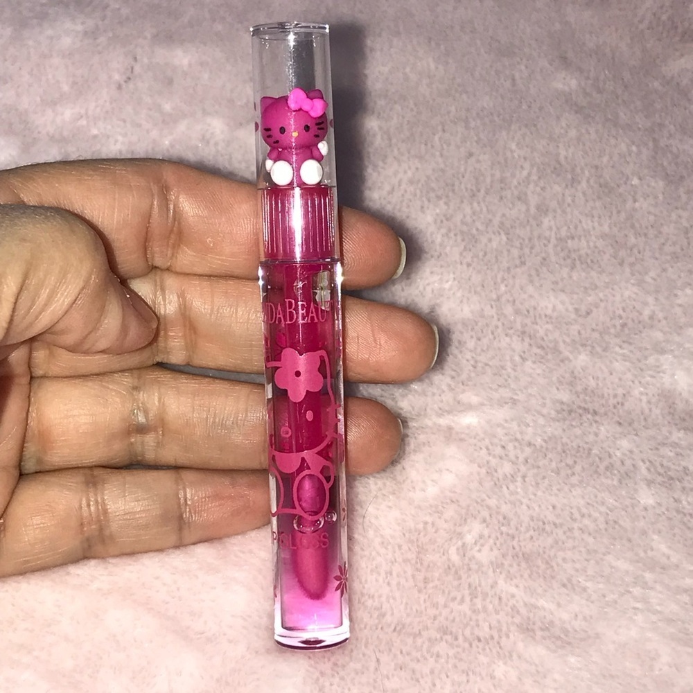 ✨✨5/$10✨✨Belenda Beuty Hello Kitty Moisturizing Lip Gloss Makeup Woman Girls